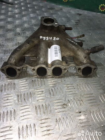Впускной коллектор Audi 80