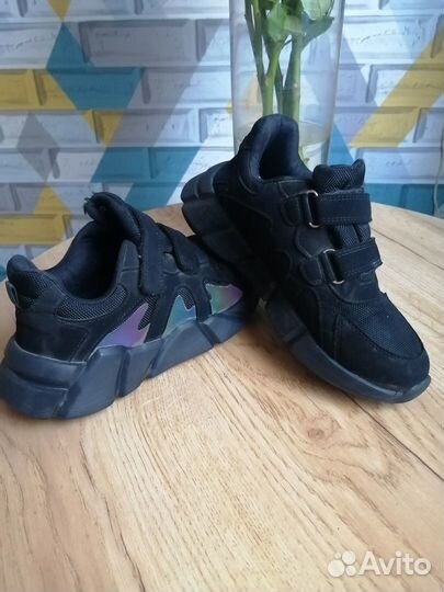 Кроссовки для девочки