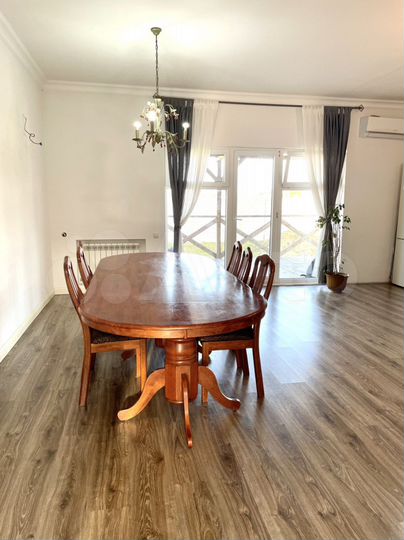 Дом 300 м² на участке 8 сот.