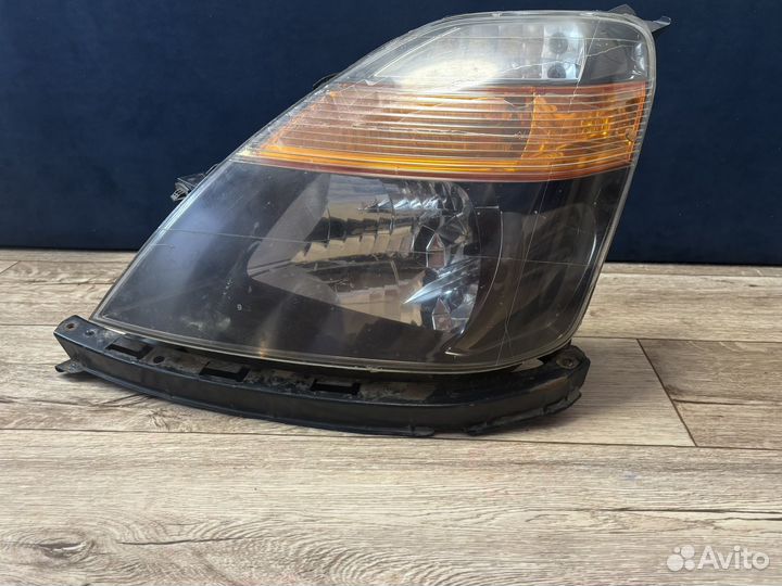 Фара левая Хонда Стрим 1 поколение