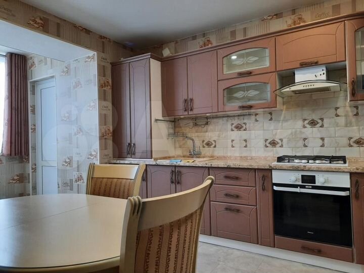 2-к. квартира, 71 м², 4/10 эт.