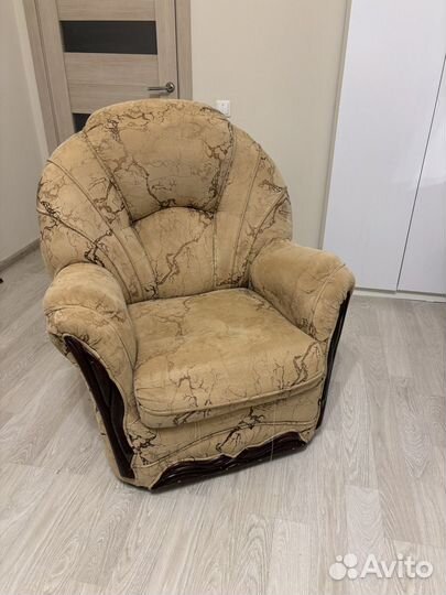 Угловой диван и кресло