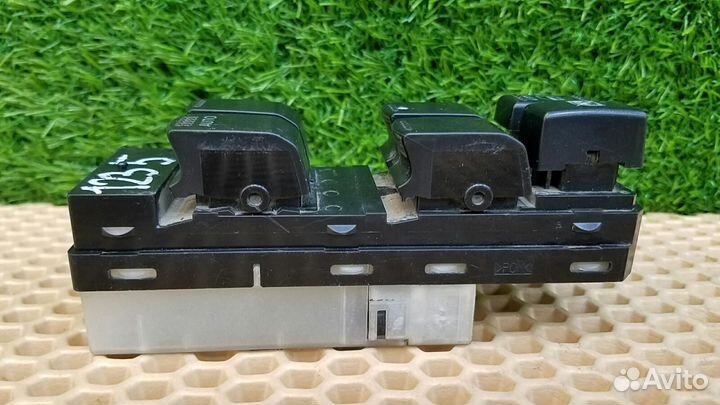 Блок управления стеклоподъемниками Suzuki Sx4 GYA