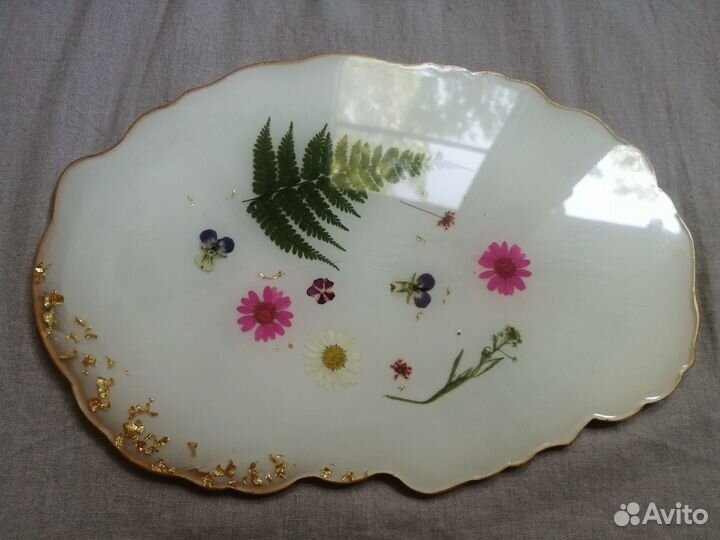 Поднос из эпоксидной смолы с сухоцветами