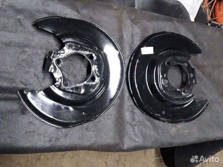 Щиток тормозного диска Toyota Corolla