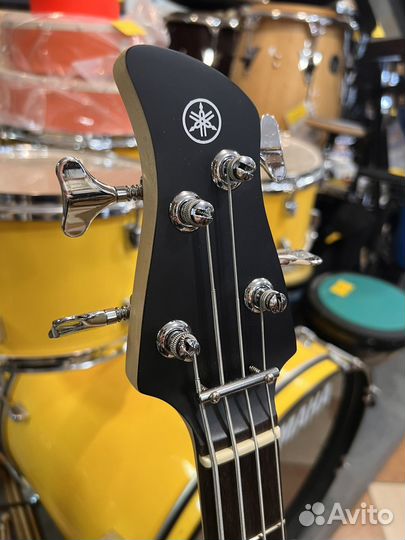 Бас гитара yamaha