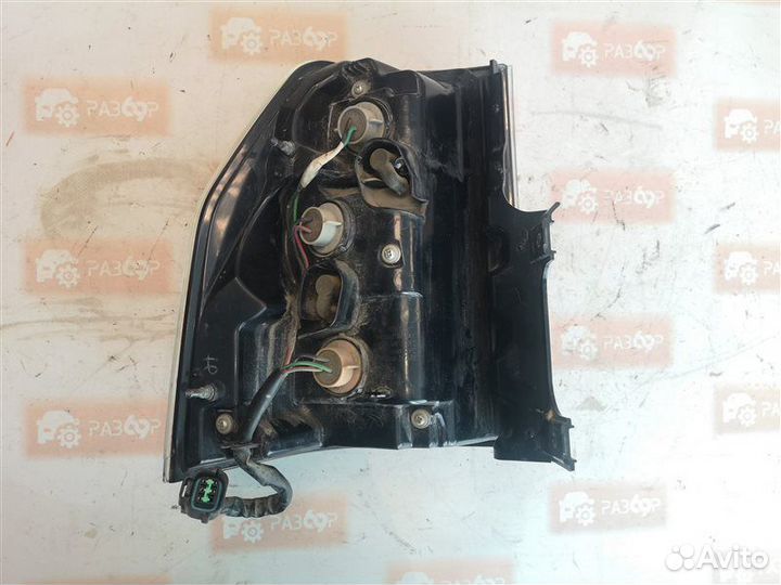 Фонарь задний правый Mitsubishi Pajero 4