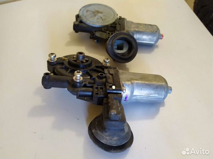 Моторчик Стеклоподъемника на Тойоту