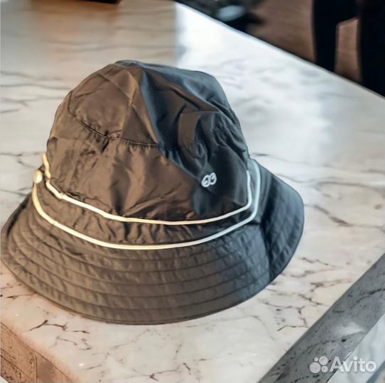 Панама бренда Escada