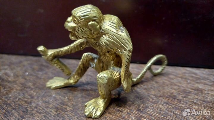 Старинная фигурка обезьянка с свитком япония