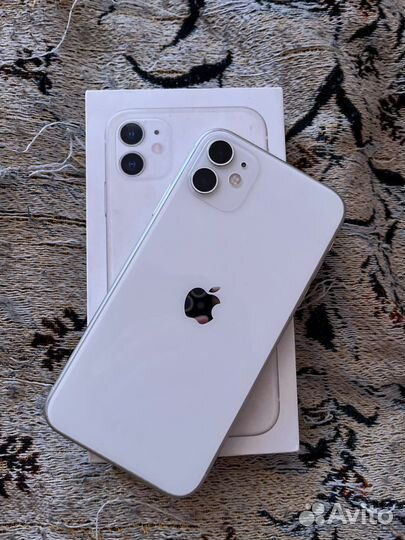 Телефон iPhone 11