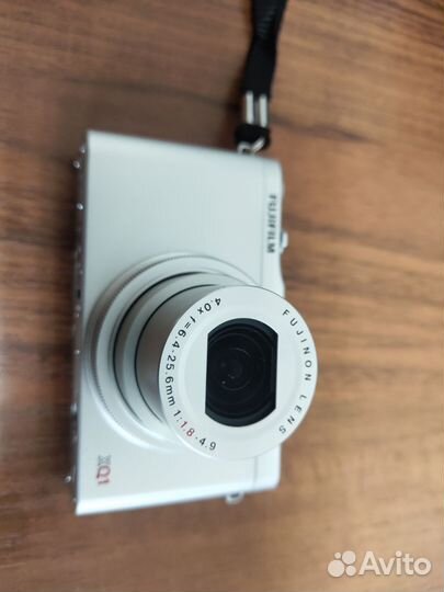Компактный фотоаппарат fujifilm XQ1