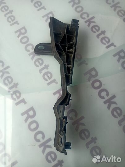 Кронштейн капота правый Mercedes-Benz W213