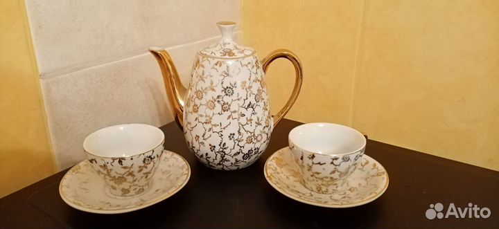 Вазочки,чайник, чашки, кофейник, сахарница, кувшин