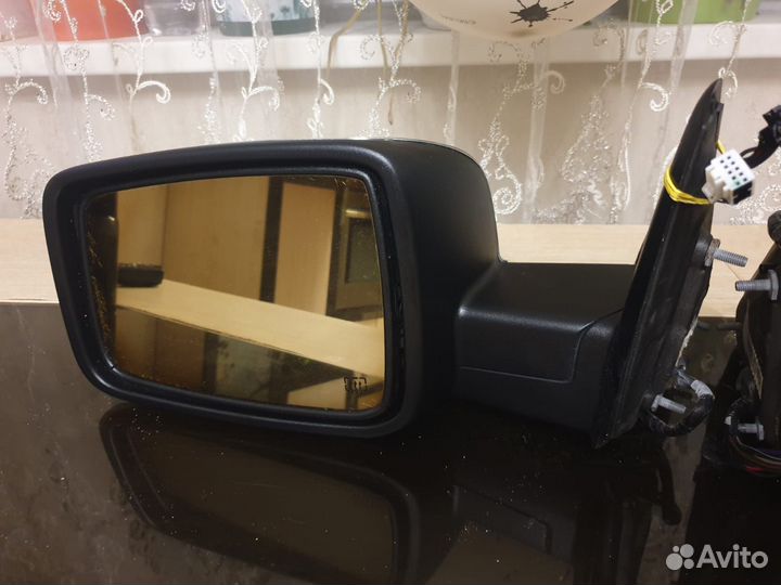 Правое боковое зеркало на Dodge Ram 1500 IV