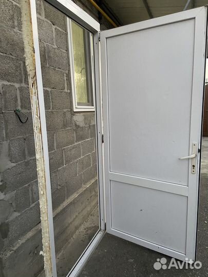 Дверь пластиковая входная бу