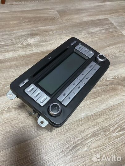 Штатная магнитола на volkswagen jetta 5