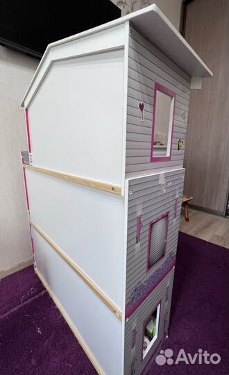 Кукольный домик с мебелью и куклами