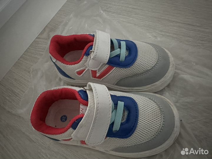 Кроссовки для девочки