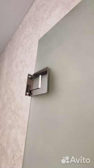 Стеклянная дверь