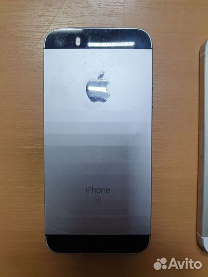 iPhone SE, 32 ГБ