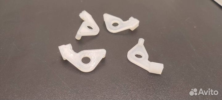 Фиксаторы подлокотника Subaru Forester SG