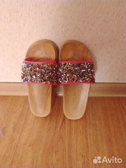 Шлепанцы женские