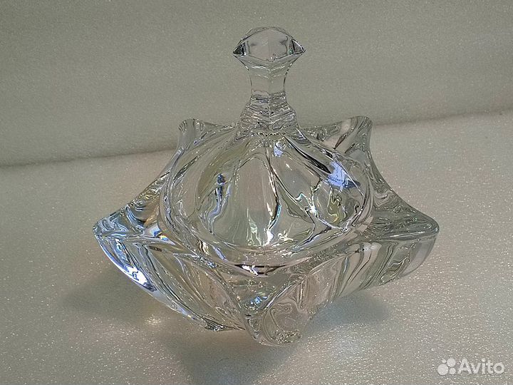 Ваза с крышкой, конфетница