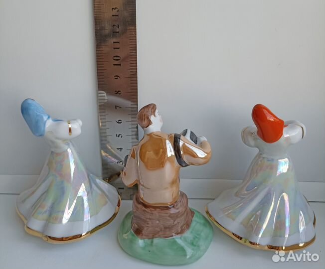 Дулево Фарфоровая статуэтка Русский перепляс три