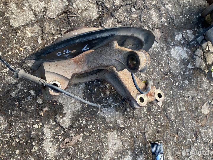 Renault sandero stepway 2 передний левый кулак