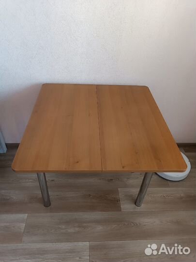 Стол складной квадратный