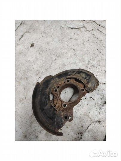 Кулак поворотный правый Mitsubishi L200