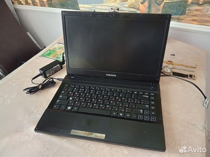 Ноутбук Samsung NP-300 V 4