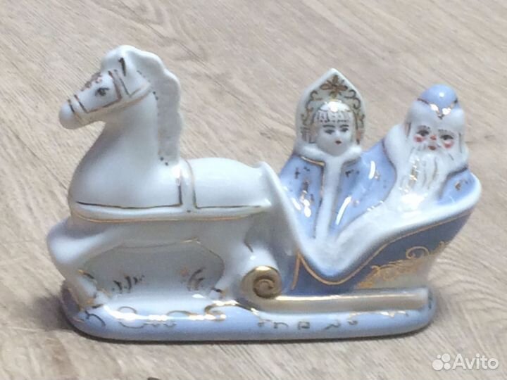 Фарфоровая статуэтка 