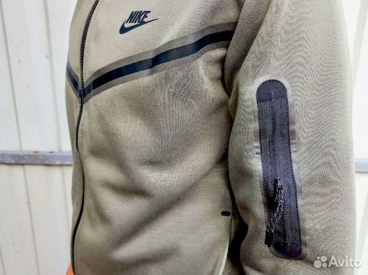 Спортивные костюмы Nike Tech Fleece