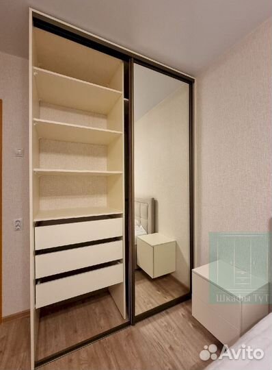 Шкаф с зеркалом