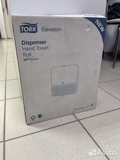 Диспенсер Tork 551000 для бумажных полотенец