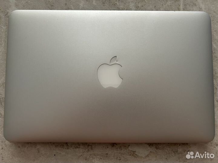 Apple MacBook Air 11 (2010),256 GB + чехол