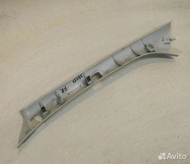 Обшивка стойки передней правой Ford Escape 1