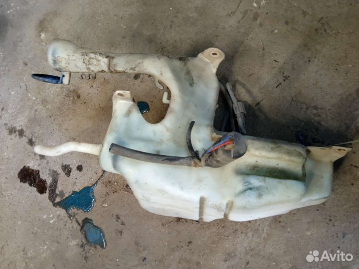 Бачок омывателя Вольво С40