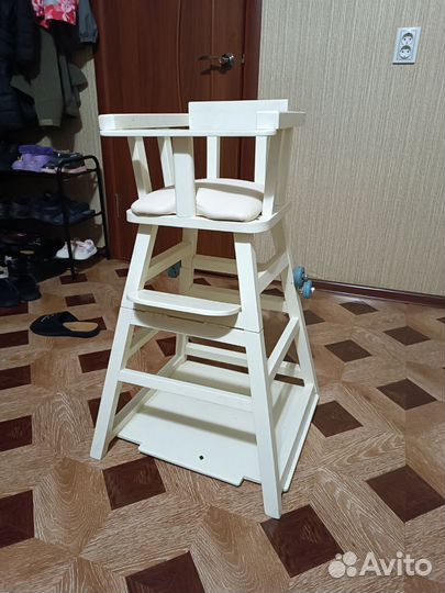 Стульчик и стол для кормления