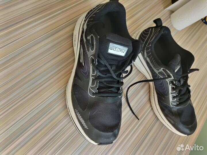 Кроссовки sketchers 42