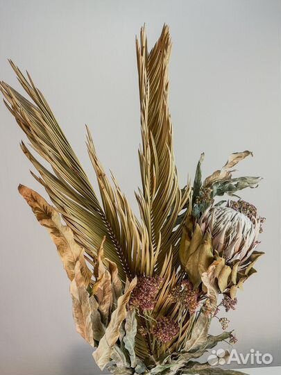 Букет из сухоцветов в вазе