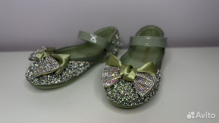 Туфли детские зеленые со стразами