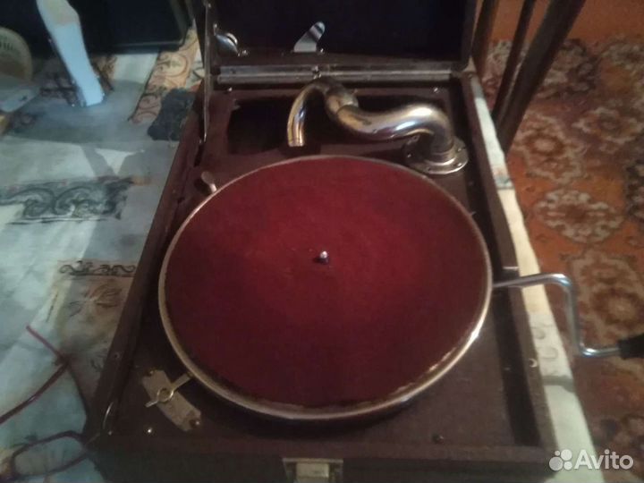 Патефон завода Молот 1951-1954г