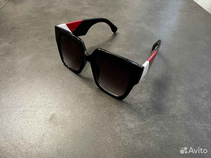 Солнцезащитные очки