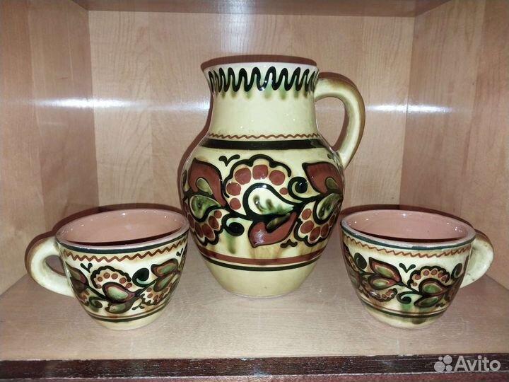 Керамика : кувшины и другие изделия