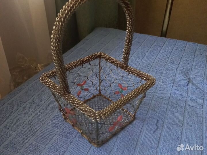 Корзинка плетенная металлическая