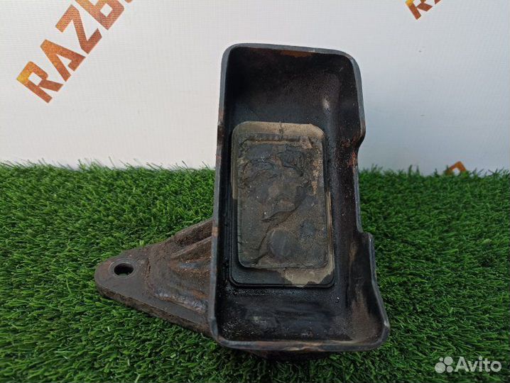 Кронштейн подушки двигателя передний правый