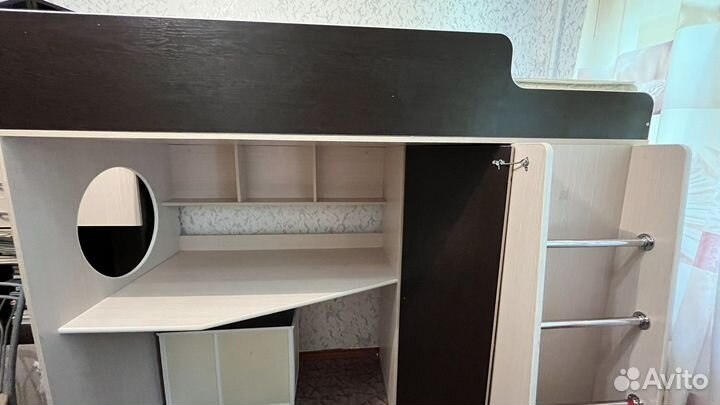 Детская кровать чердак со столом и шкафом бу